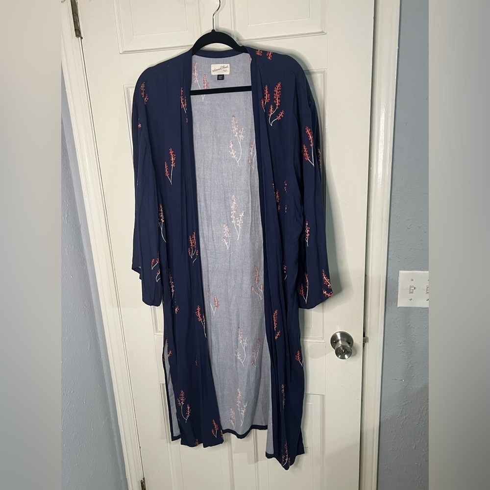 Universal Thread Navy and Coral Floral Top